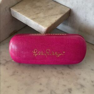 LILLY PULITZER Fuchsia Embossed Hard Eyeglass Clamshell Case